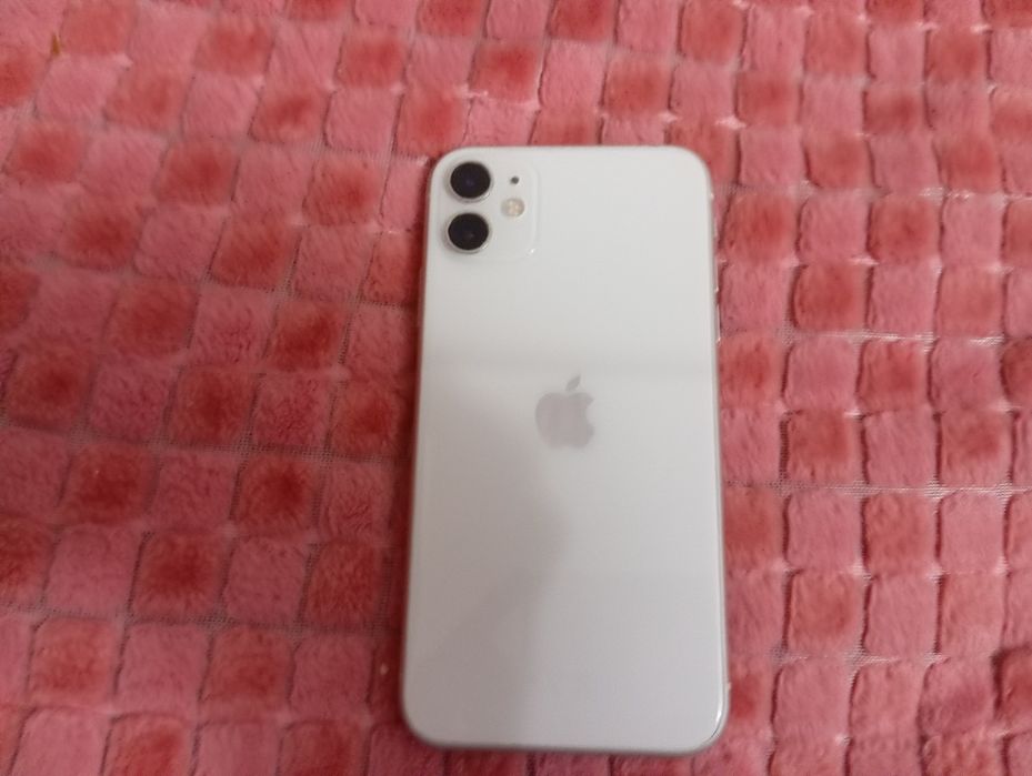 Vând iPhone 11 spart displeiul