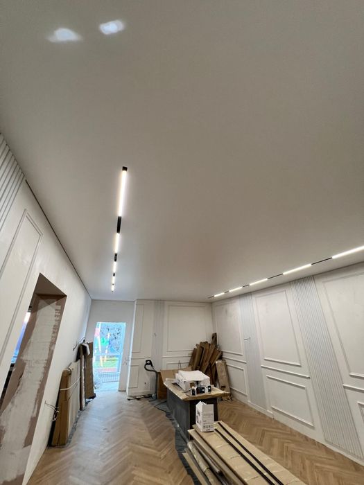 Натяжные потолки и декор панели