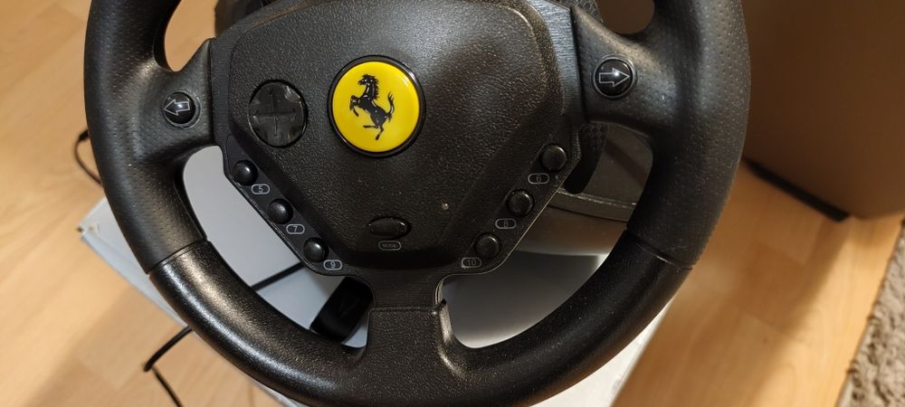 Trustmaster Ferrari Force Feedback Волан за рейсинг игри