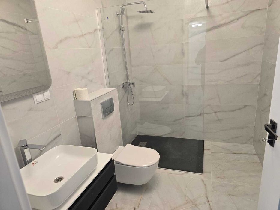 De închiriat– Apartament modern cu 3 camere| Terasă 10 mp| Loc parcare