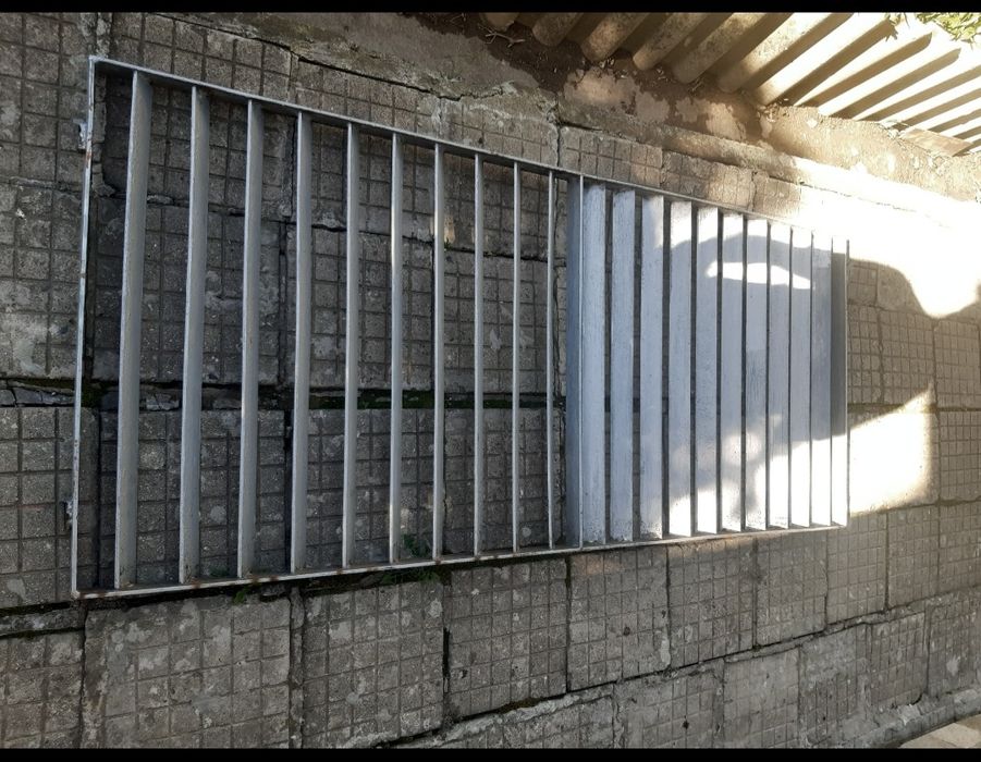 Продавам метална ограда  .
Общата дължина на огра