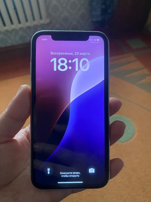 Айфон 11 белый.