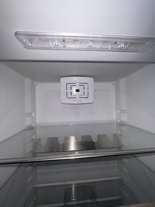 Комбиниран хладилник за вгаждане Whirpool