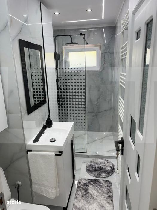 Apartament trei camere, 67 mp, zona Sagului