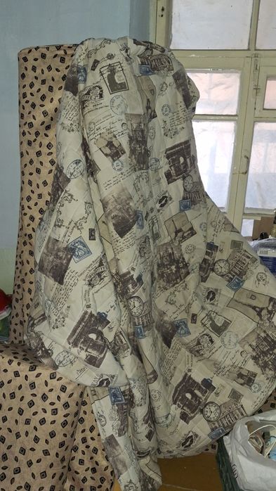 Продам два кресла и диван.