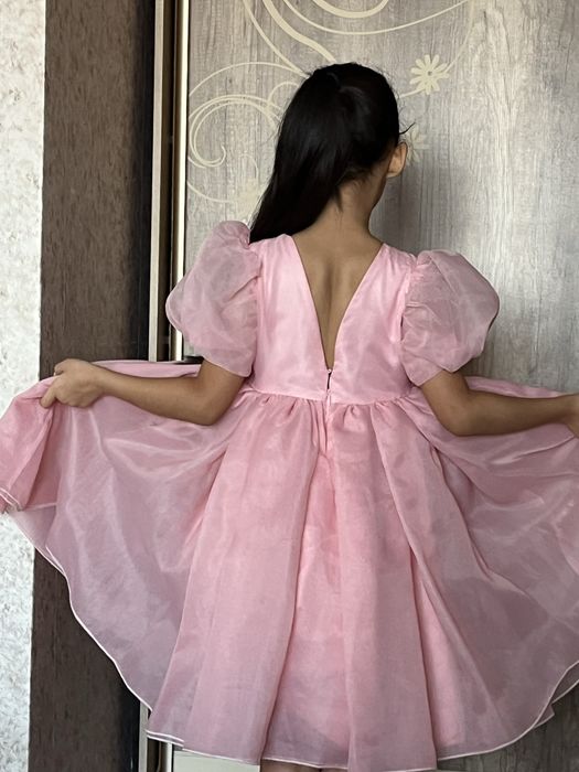 Нарядное зефирное платье