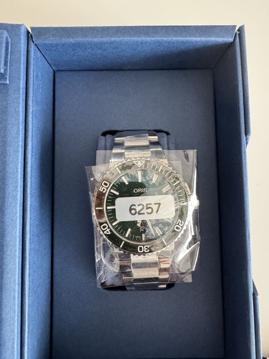 Oris Aquis 43.5mm Green Dial - Full Set
