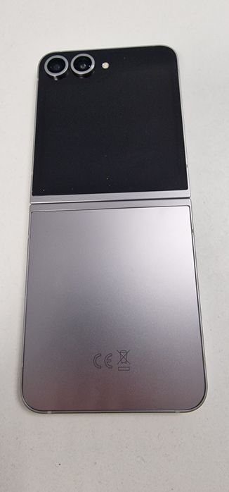 Продавам Samsung Z flip 6