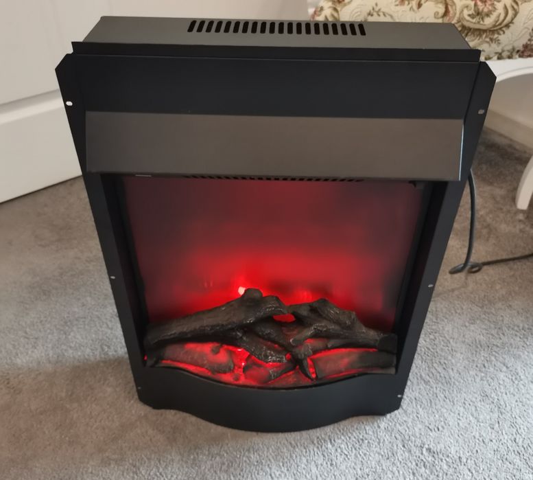 Șemineu electric cu simulator flăcări