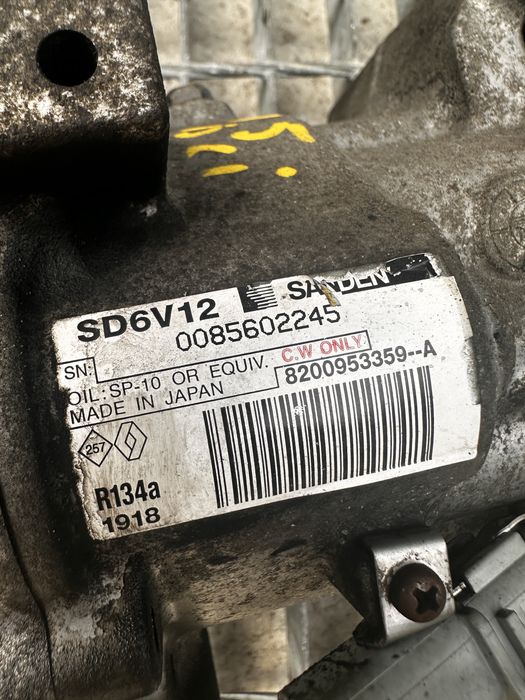 Compresor clima AC  Nissan Micra 1.5 DCI  cod 8200953359A an 2009 - 2012 Mercedes Citan