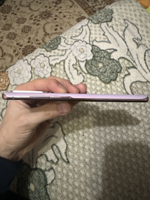 Smsung S20FE  продам