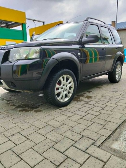 Masina Land Rover