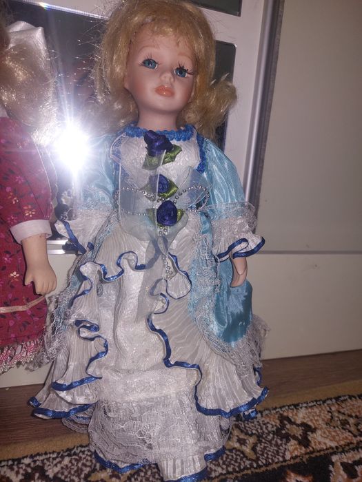 Кукла из фарфора