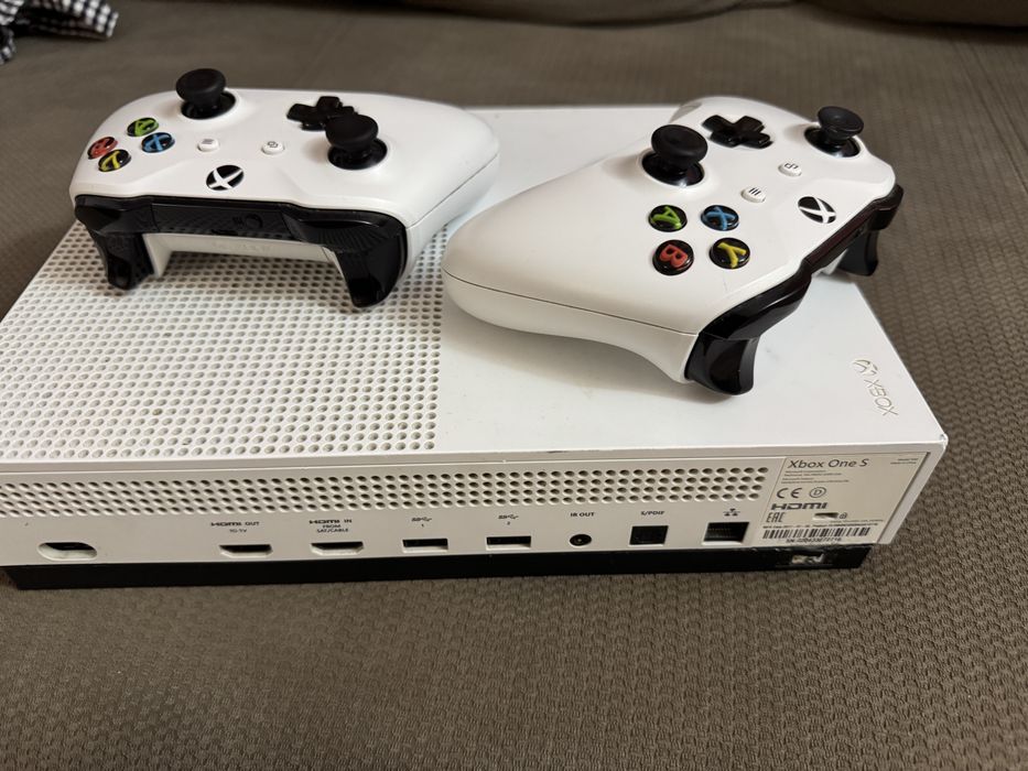 Xbox one S cu 2 manete