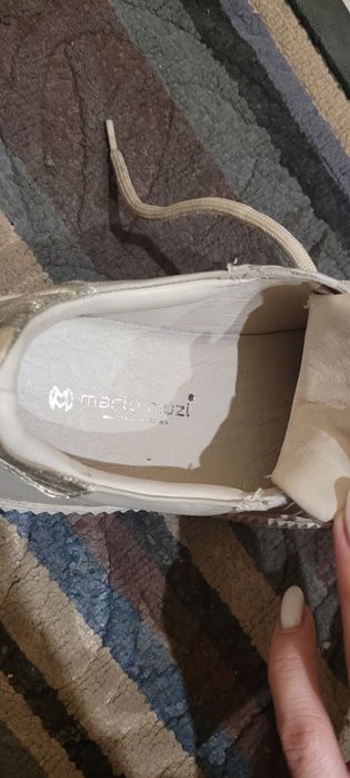 Продам кожаные кроссовки