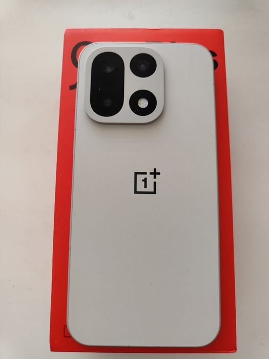 Продам смартфон OnePlus 15