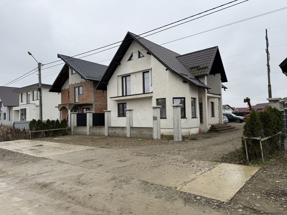 Casa de vanzare teren apartament vila