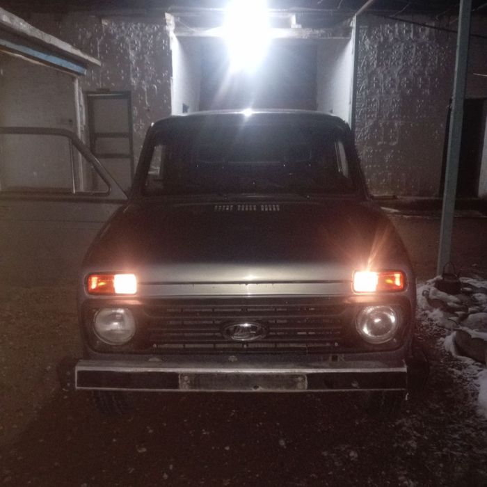 Niva yaxshi xolatda srochna sotiladi