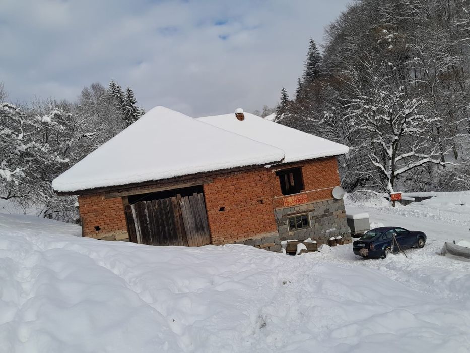 Casă de vânzare la munte