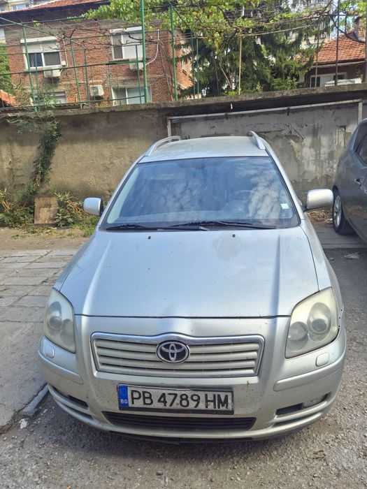 Продавам Тойота Авенсис