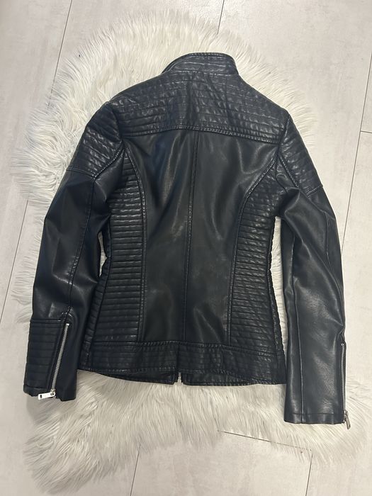 Черно кожено яке