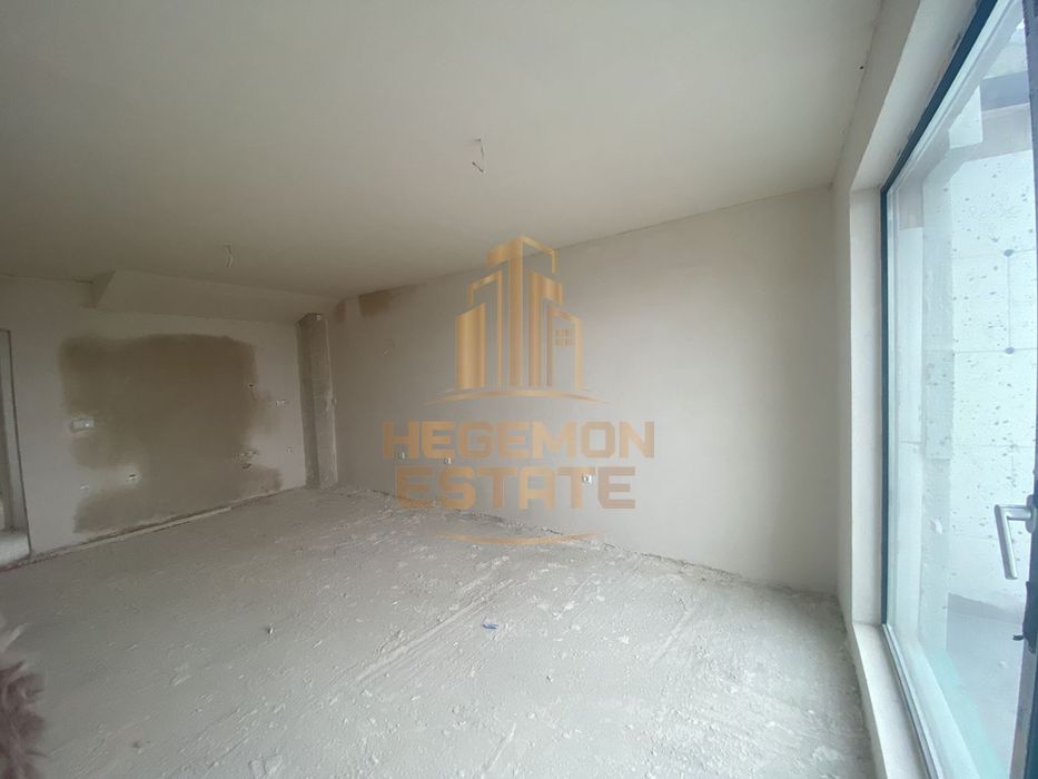 Продава се Тристаен апартамент в Варна, Погреби - 100 кв.м за 1500 €/кв.м - Снимка #2