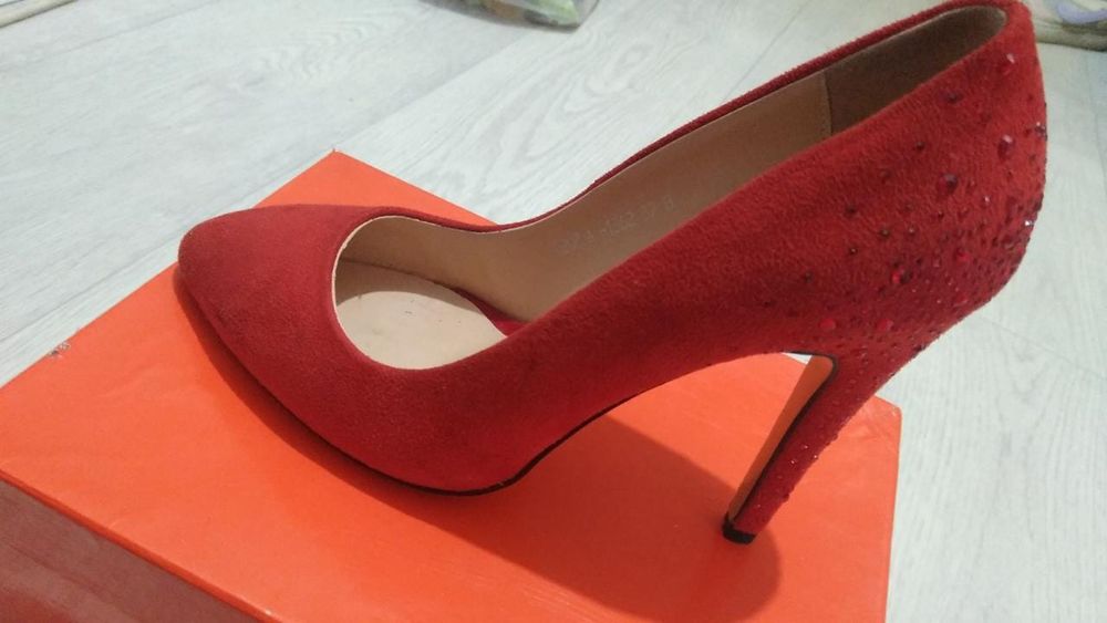 Красные туфли для женщин