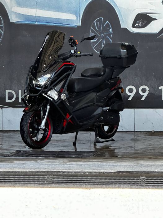 Moto skuter ikki oyoqlik
