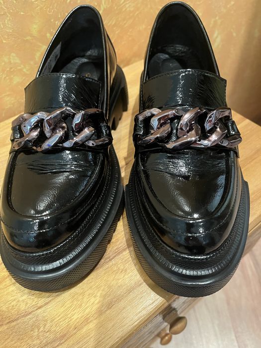 Обувки от естествена  кожа , 38- ми номер.