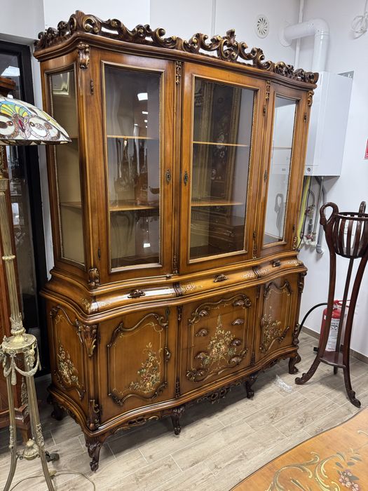 Sufragerie din lemn masiv cu sculpturi și picturi manuale!