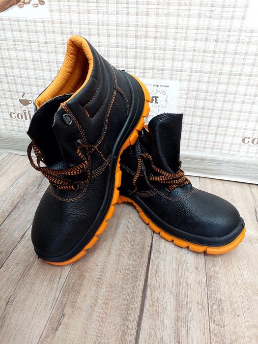 Продам ботинки защитные 44р.