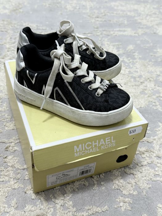 Продам детскую обувь