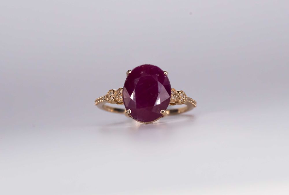 Inel cu rubin natural 5.89ct și diamante–Aur galben 14K–Certificat IGI