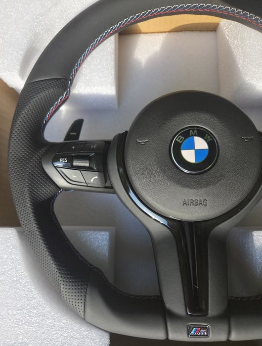 М спорт тунинг волан за БМВ Е90 Е91 Е92 Е70 Е72 Е81 Е87 BMW E90 91 92 E70 E72 E82 E87 Е84 M трицветен шев кожен волан бутони пера