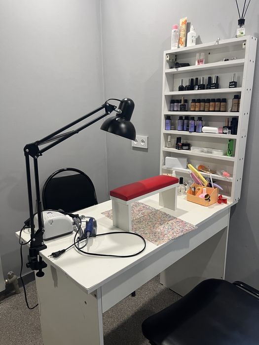 Сдам  рабочее место в салоне