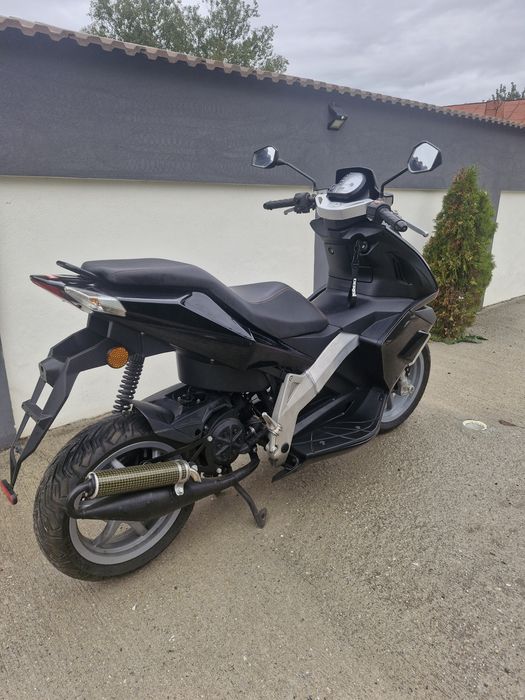 Vând scuter Derbi GP1 50CC motorizare piaggio