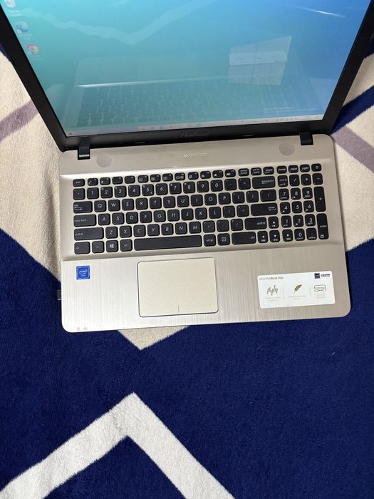 Laptop Asus VivaBook Max