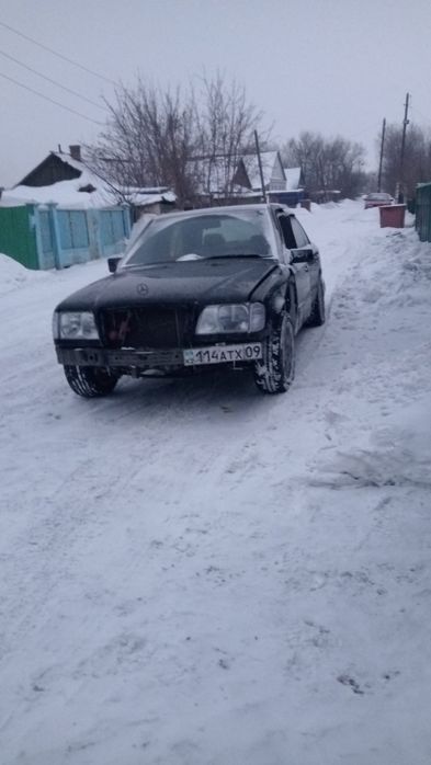 Продам запчасти на Мерседес 124