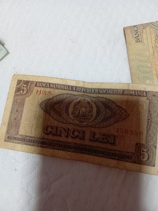 Vând bani vechi (bacnote și monezi