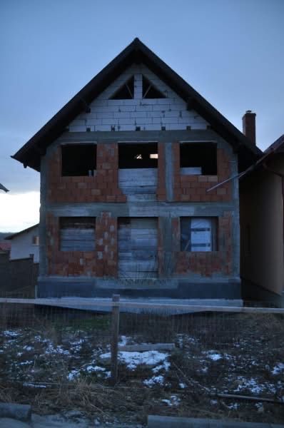 Casa de vanzare la rosu in Burdujeni