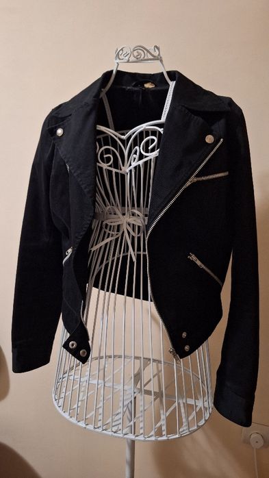 Дамско Черно Сако със Сребристи Елементи и Декорат