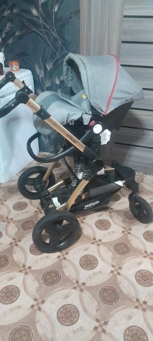 Коляска почти новая