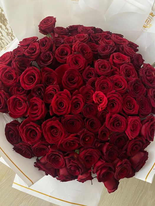 Үлкен гүл. 77шт роза