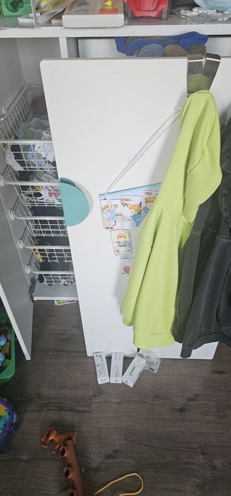 Dulap haine copii IKEA SMÅSTAD / STUVA 120 cm cu coșuri sârmă
