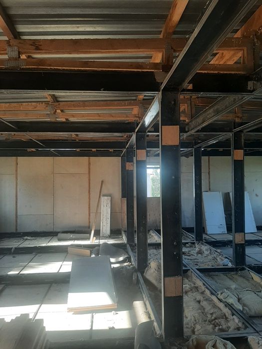 Бу здания  сотилади  темирлари тахталари