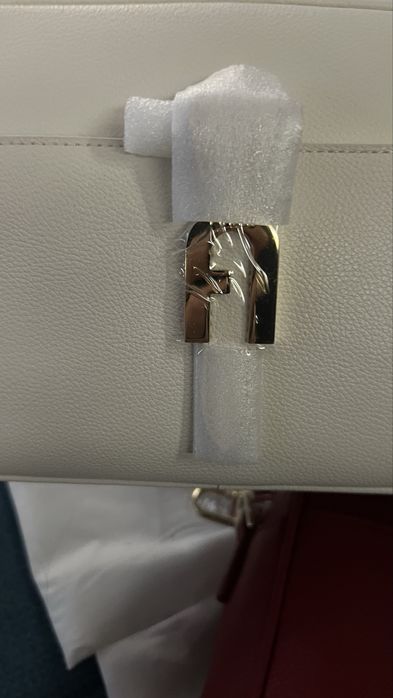 Чанти FURLA SOFIA.Топ цена.100% oригинал,със сериен номер,етикети