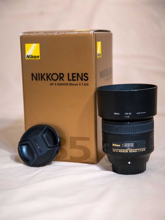 Обектив Никон 85 mm f/1.8 G AF-S с кутия