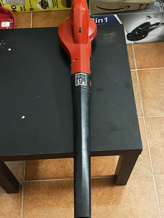 Suflanta pentru frunze fara fir