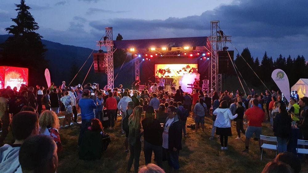 Închiriere Sonorizare Profesională | DJ | Scenă | Lumini | LED Screen | Evenimente Premium