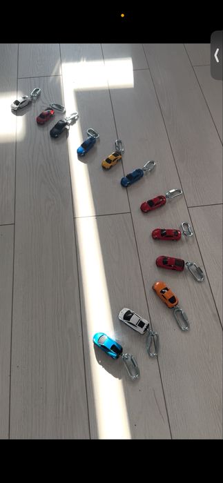 Vand breloc tip masinuta